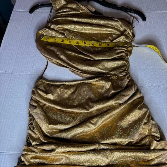 One shoulder gold ruched dress size small - Picture 3 of 7